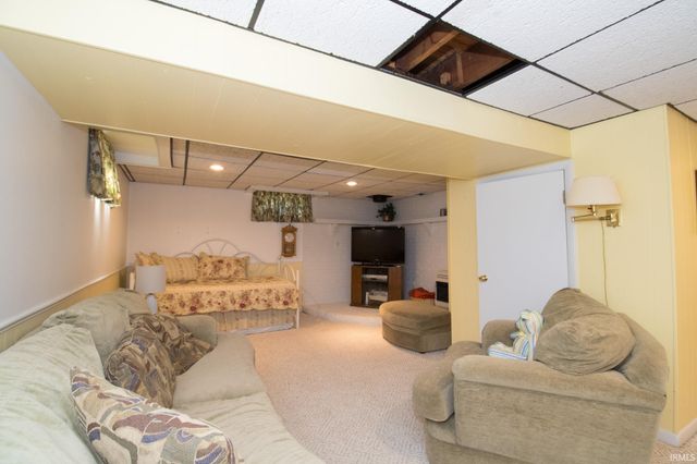 6109 HOGUE Road, Evansville, IN 47712