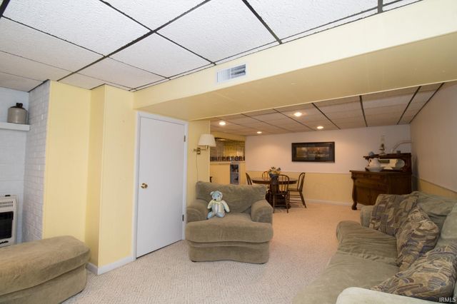 6109 HOGUE Road, Evansville, IN 47712