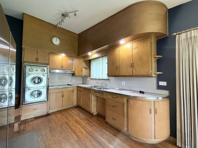 34 S RIVER Street, South Elgin, IL 60177
