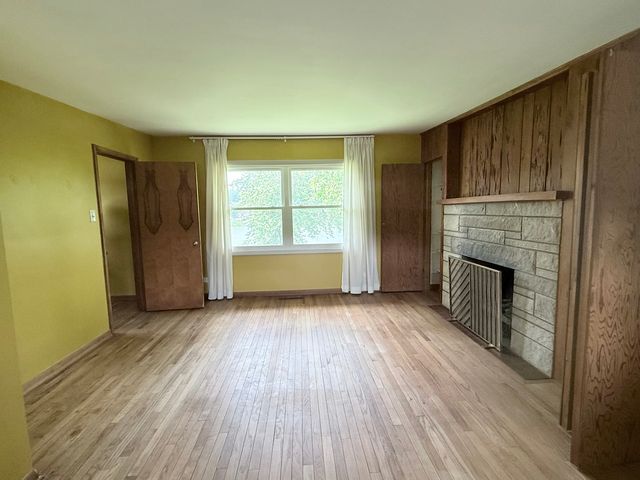 34 S RIVER Street, South Elgin, IL 60177
