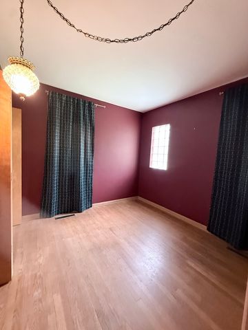 34 S RIVER Street, South Elgin, IL 60177