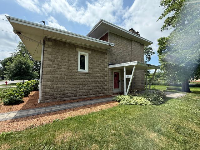 34 S RIVER Street, South Elgin, IL 60177
