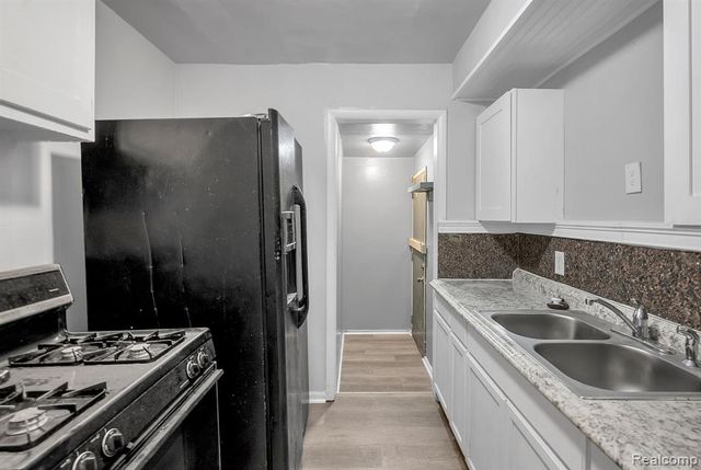 12710 Kelly Road, Detroit, MI 48224