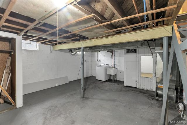 12710 Kelly Road, Detroit, MI 48224