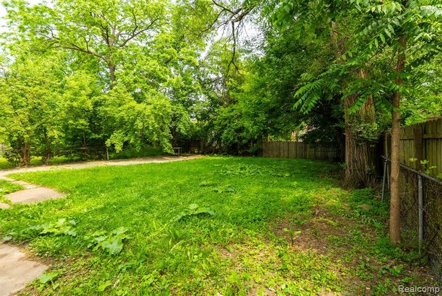 12710 Kelly Road, Detroit, MI 48224