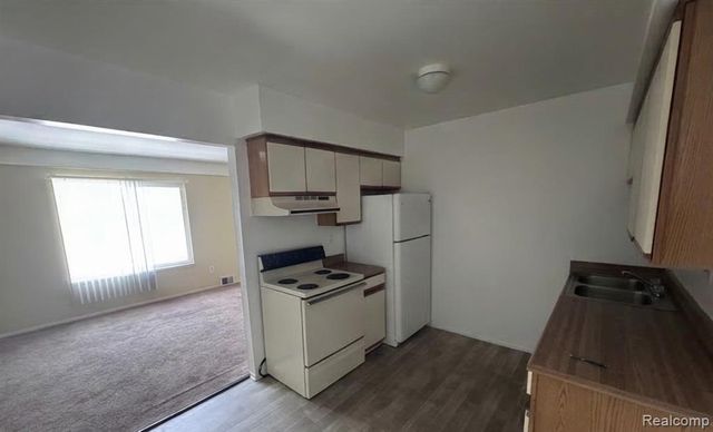 16481 E 10 Mile Road 10, Eastpointe, MI 48021