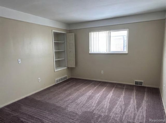 16481 E 10 Mile Road 10, Eastpointe, MI 48021