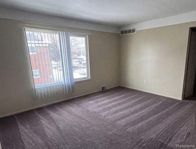 16481 E 10 Mile Road 10, Eastpointe, MI 48021