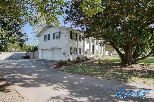 100 Westbury Drive SW, Huntsville, AL 35802