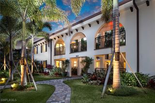 960 7th ST S 202, Naples, FL 34102