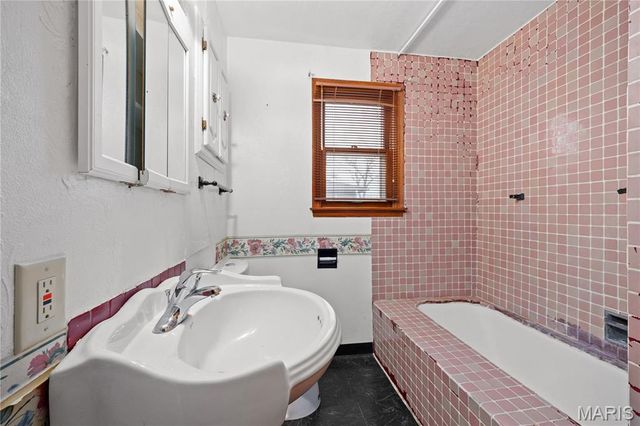 2914 Lyndhurst Avenue, St Louis, MO 63121