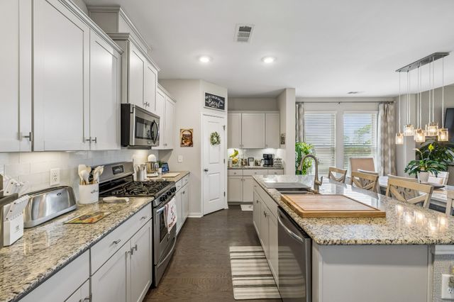207 Hempstead Ct, Gallatin, TN 37066