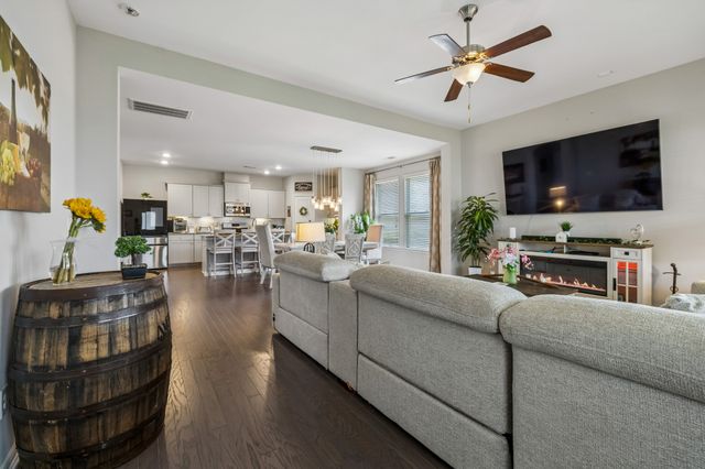207 Hempstead Ct, Gallatin, TN 37066