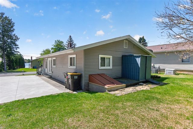 10674 Wesch Road, Brooklyn, MI 49230