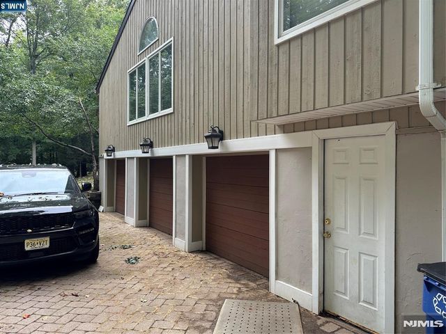 51 Weiss Road, Upper Saddle River, NJ 07458