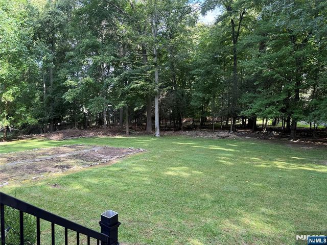 51 Weiss Road, Upper Saddle River, NJ 07458