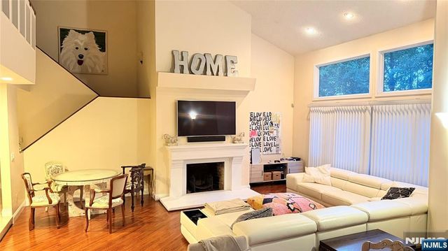 51 Weiss Road, Upper Saddle River, NJ 07458