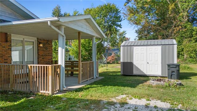 920 N Third Street, Austin, IN 47102