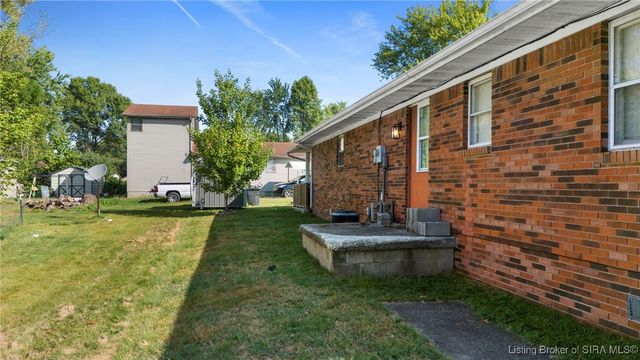 920 N Third Street, Austin, IN 47102