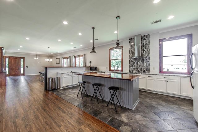 1705 Bayou Black Dr, Houma, LA 70360