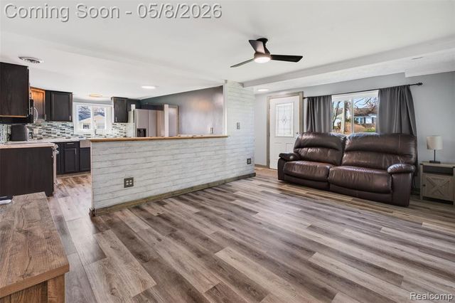 29157 S Wesley Avenue, Flat Rock, MI 48134