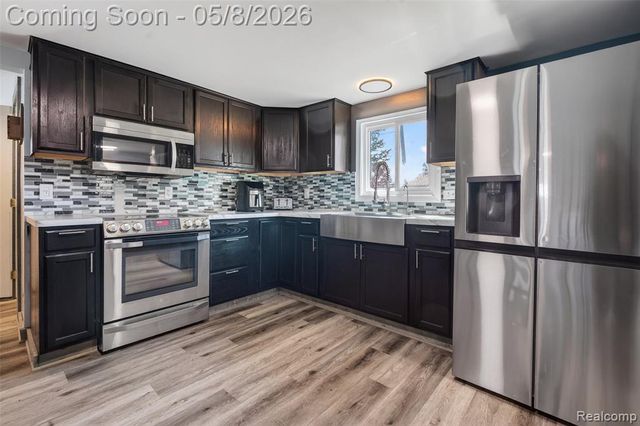 29157 S Wesley Avenue, Flat Rock, MI 48134