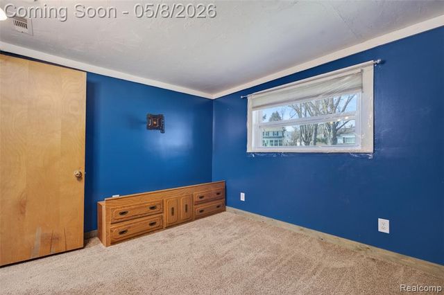 29157 S Wesley Avenue, Flat Rock, MI 48134