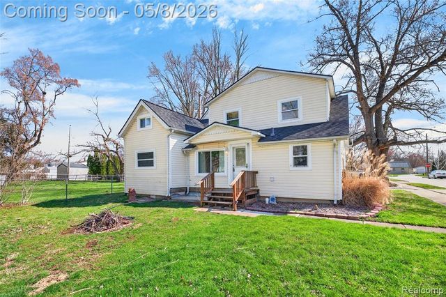 29157 S Wesley Avenue, Flat Rock, MI 48134