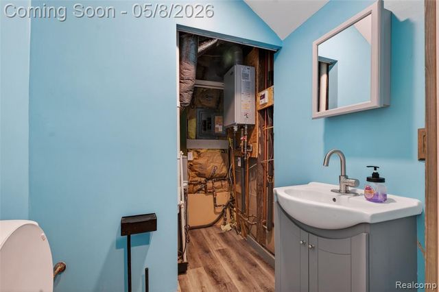 29157 S Wesley Avenue, Flat Rock, MI 48134