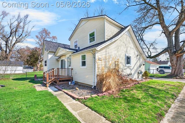 29157 S Wesley Avenue, Flat Rock, MI 48134