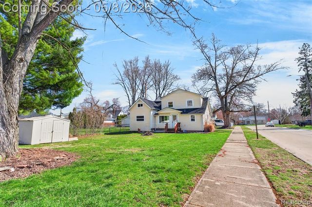 29157 S Wesley Avenue, Flat Rock, MI 48134