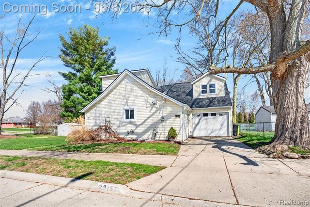 29157 S Wesley Avenue, Flat Rock, MI 48134