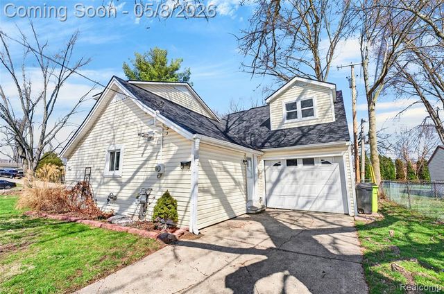 29157 S Wesley Avenue, Flat Rock, MI 48134