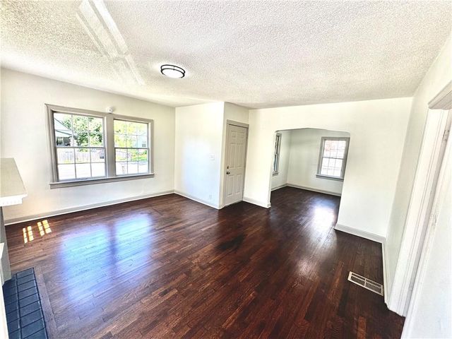 1905 S Maywood Avenue, Independence, MO 64052