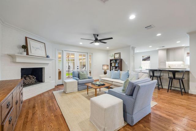 10011 Burgoyne Road, Houston, TX 77042
