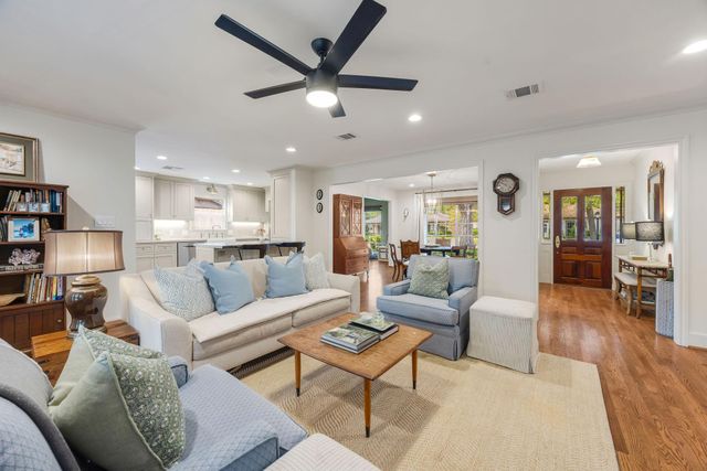 10011 Burgoyne Road, Houston, TX 77042