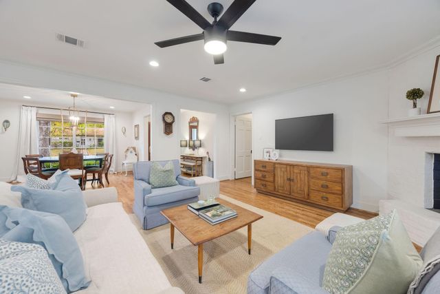 10011 Burgoyne Road, Houston, TX 77042