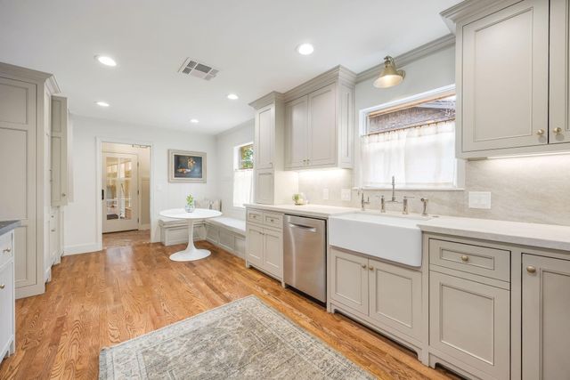 10011 Burgoyne Road, Houston, TX 77042