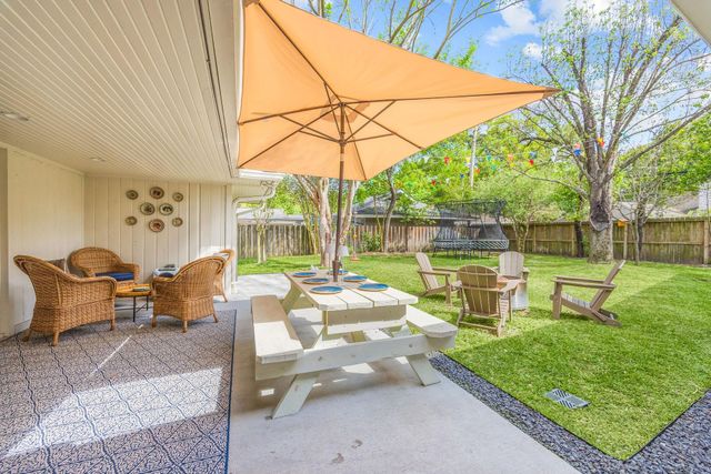 10011 Burgoyne Road, Houston, TX 77042