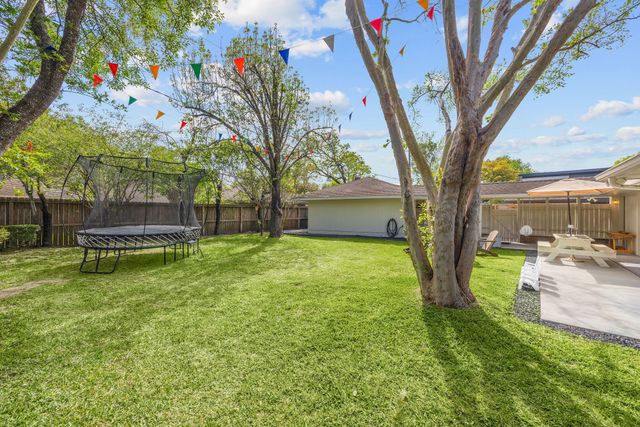 10011 Burgoyne Road, Houston, TX 77042
