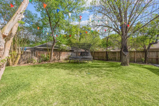 10011 Burgoyne Road, Houston, TX 77042