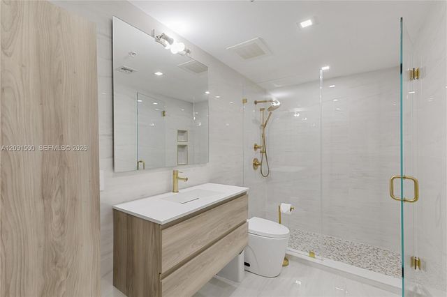 3000 NE 188th Street 402, Aventura, FL 33180