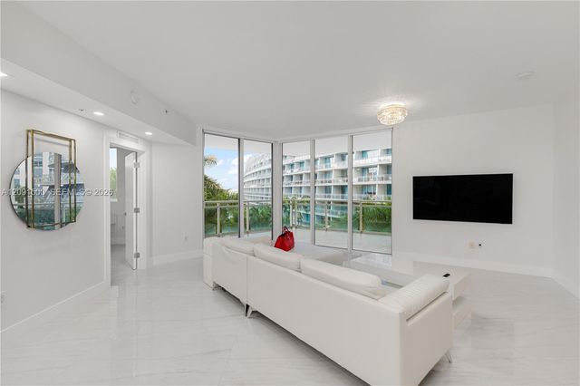 3000 NE 188th Street 402, Aventura, FL 33180