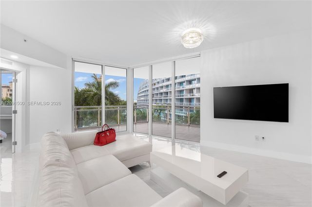 3000 NE 188th Street 402, Aventura, FL 33180