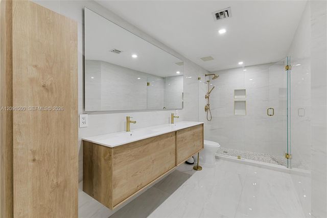 3000 NE 188th Street 402, Aventura, FL 33180