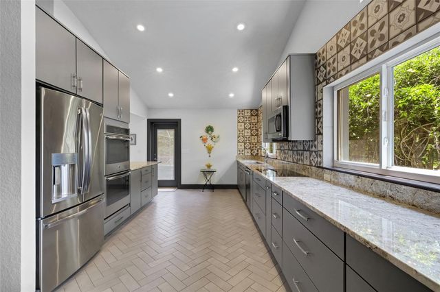 2634 COLLINS AVENUE, Lakeland, FL 33803