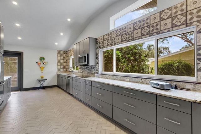 2634 COLLINS AVENUE, Lakeland, FL 33803