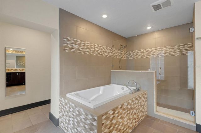2634 COLLINS AVENUE, Lakeland, FL 33803