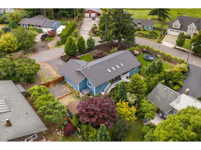 957 MARYLHURST Dr, West Linn, OR 97068