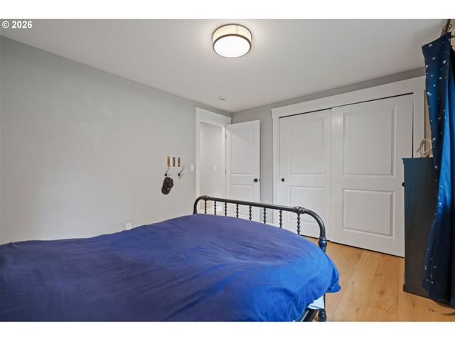 957 MARYLHURST Dr, West Linn, OR 97068